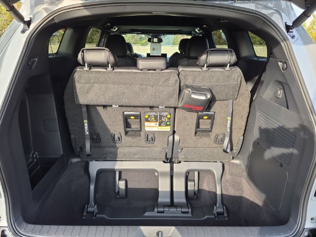 Certified 2026 Toyota Sienna XSE FWD image 33