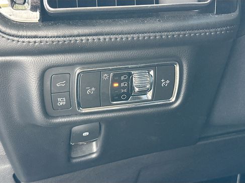 Used 2022 Lincoln Nautilus FWD w/ Premium Package image 10