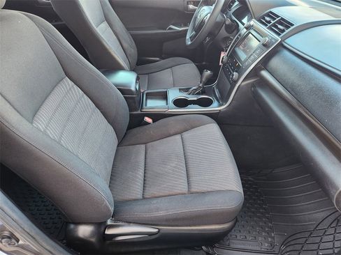 Used 2015 Toyota Camry LE image 14