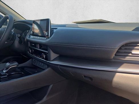 Used 2024 Nissan Rogue SV image 20