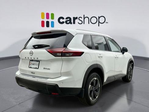 Used 2024 Nissan Rogue SV w/ SV Premium Package image 5