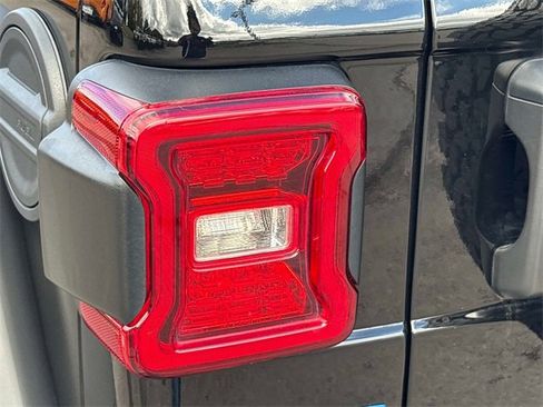 Used 2022 Jeep Wrangler Unlimited Rubicon 4xe image 12