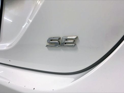 Used 2018 Toyota Camry SE FWD image 9