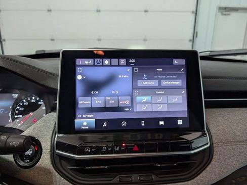 Used 2023 Jeep Compass Latitude AWD/4WD image 20