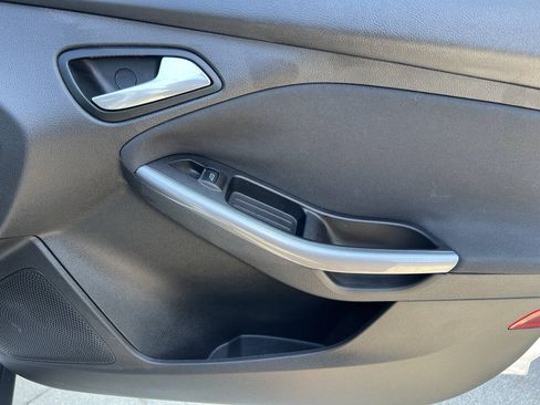 Used 2013 Ford Focus Titanium w/ Titanium Handling Pkg FWD image 26