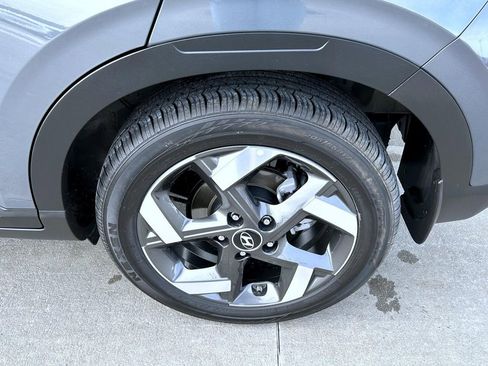 Used 2025 Hyundai Venue SEL image 22
