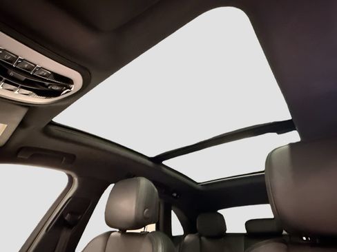 Certified 2020 Porsche Macan AWD/4WD image 22