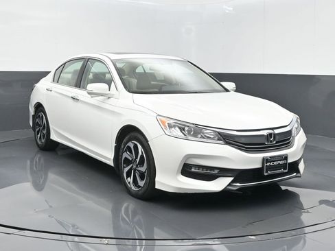 Used 2017 Honda Accord EX-L image 2