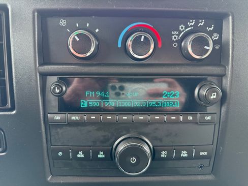 Used 2019 Chevrolet Express 2500 w/ Driver Convenience Package image 26