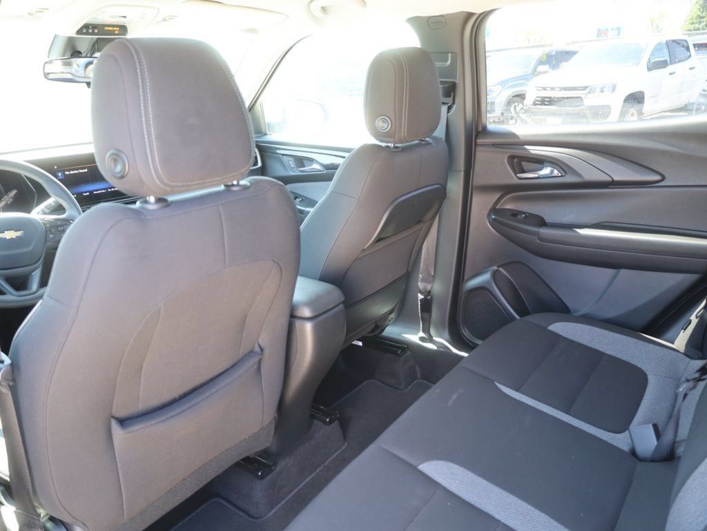 Used 2025 Chevrolet TrailBlazer LT FWD image 25