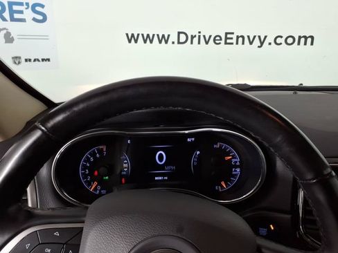 Used 2022 Jeep Grand Cherokee Laredo E AWD/4WD image 24