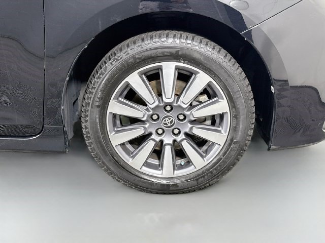 Used 2020 Toyota Sienna XLE w/ XLE Navigation Package AWD/4WD image 31