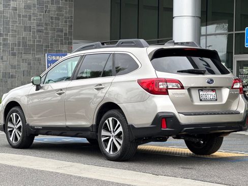 Used 2018 Subaru Outback 2.5i Limited image 6