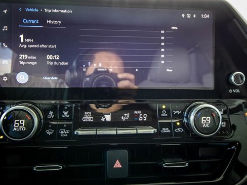 Used 2023 Toyota Highlander Limited image 34