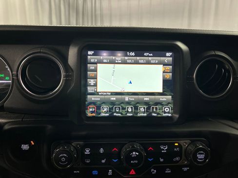 Used 2022 Jeep Wrangler Unlimited Sahara w/ Cold Weather Group AWD/4WD image 17