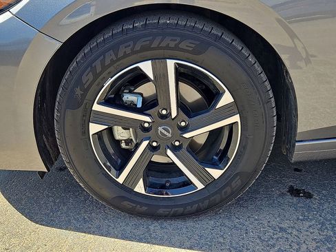 Used 2025 Nissan Sentra SV image 10