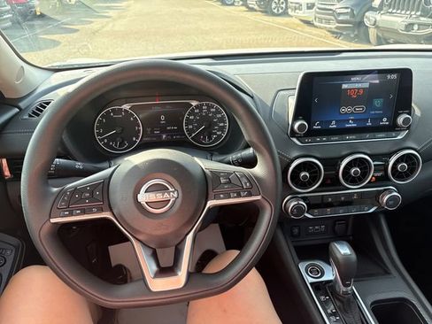 Used 2024 Nissan Sentra SV FWD image 10