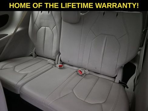 Used 2018 Chrysler Pacifica Touring-L Plus FWD image 39