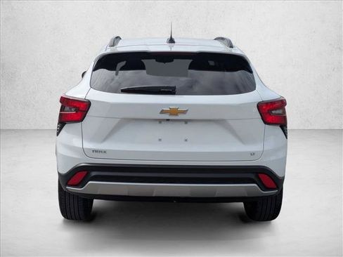 Used 2025 Chevrolet Trax LT FWD image 7