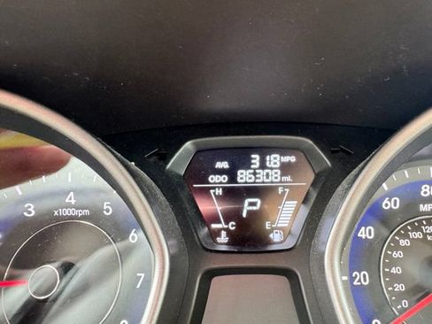 Used 2013 Hyundai Elantra GLS w/ Preferred Pkg FWD image 16