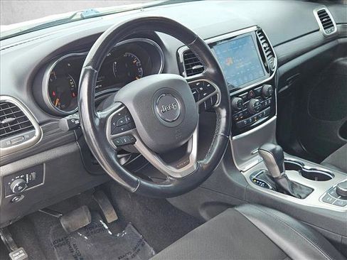 Used 2022 Jeep Grand Cherokee Laredo X image 9