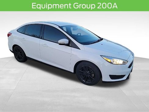 Used 2017 Ford Focus SE image 3