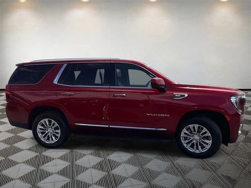 Used 2024 GMC Yukon SLT AWD/4WD image 4