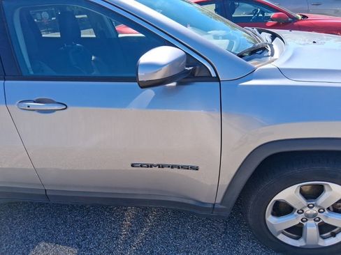 Used 2019 Jeep Compass Latitude w/ Cold Weather Group FWD image 4