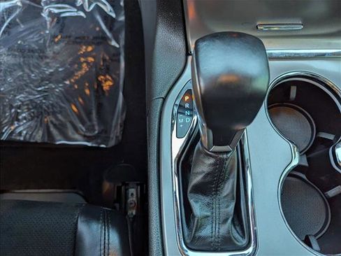 Used 2021 Jeep Grand Cherokee Laredo X image 12