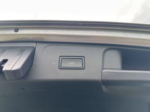 Certified 2024 Volkswagen Atlas SEL Premium R-Line image 38