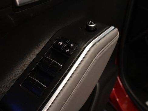 Used 2022 Toyota Highlander Limited FWD image 10