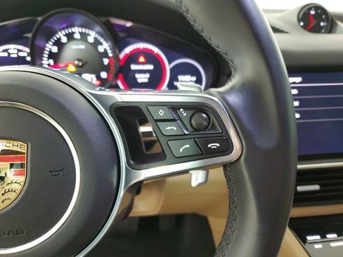 Used 2022 Porsche Cayenne w/ Premium Package image 27
