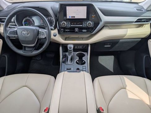 Used 2023 Toyota Highlander XLE AWD/4WD image 24
