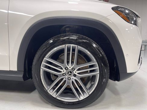 Used 2024 Mercedes-Benz GLS 450 4MATIC image 16