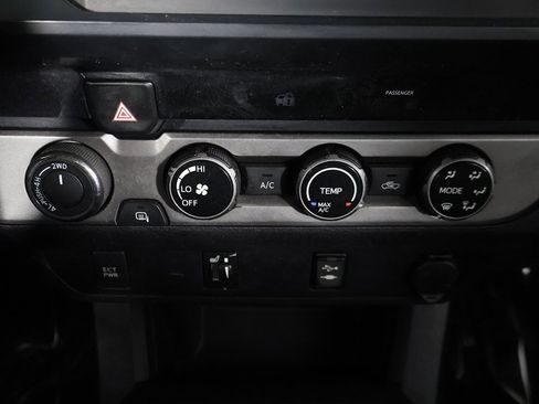 Used 2017 Toyota Tacoma SR w/ Tow Package image 40