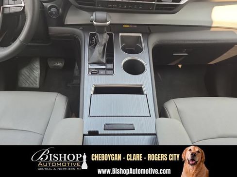 Used 2025 Toyota Sienna XLE FWD image 11