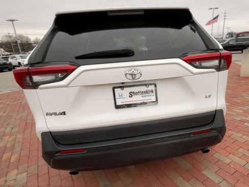 Used 2022 Toyota RAV4 LE FWD image 8