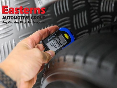 Used 2018 Toyota Avalon Limited image 25