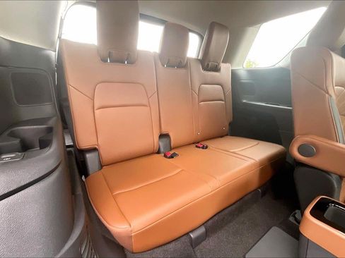 Used 2025 Nissan Pathfinder Platinum AWD/4WD image 25