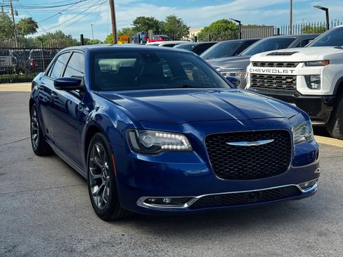 Used 2018 Chrysler 300 S w/ 300S Premium Group RWD image 3
