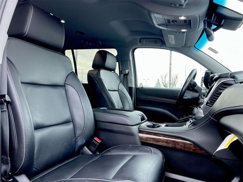 Used 2019 Chevrolet Suburban LT image 21