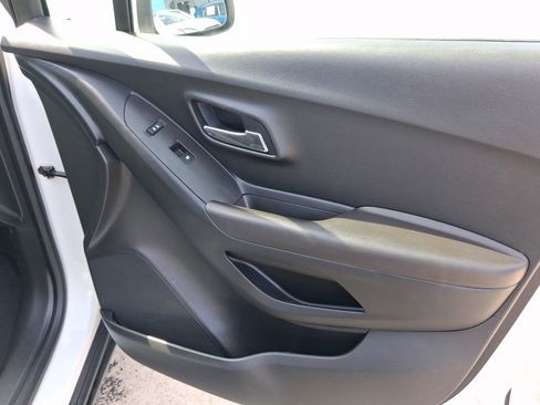 Used 2015 Chevrolet Trax LS FWD image 32