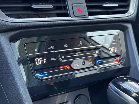 New 2026 Volkswagen Taos SE FWD image 19