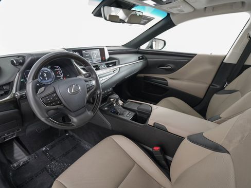 Certified 2020 Lexus ES 300h w/ Premium Package image 10