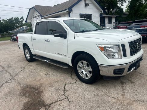 Used 2019 Nissan Titan SV AWD/4WD image 4
