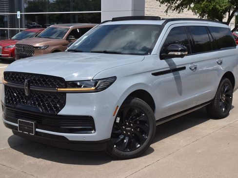 New 2026 Lincoln Navigator Reserve w/ Jet Appearance Package AWD/4WD image 19