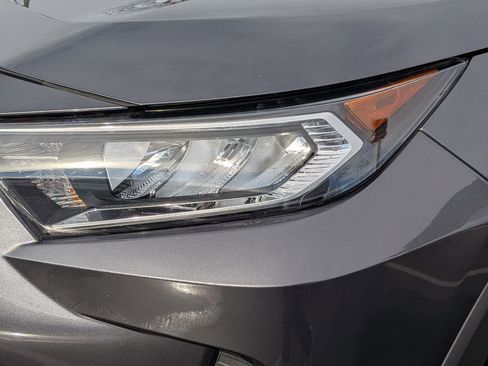 Used 2021 Toyota RAV4 XLE Premium image 12