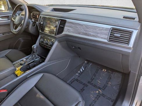 Used 2022 Volkswagen Atlas Cross Sport SE image 21