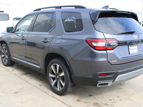 Used 2023 Honda Pilot Touring image 4