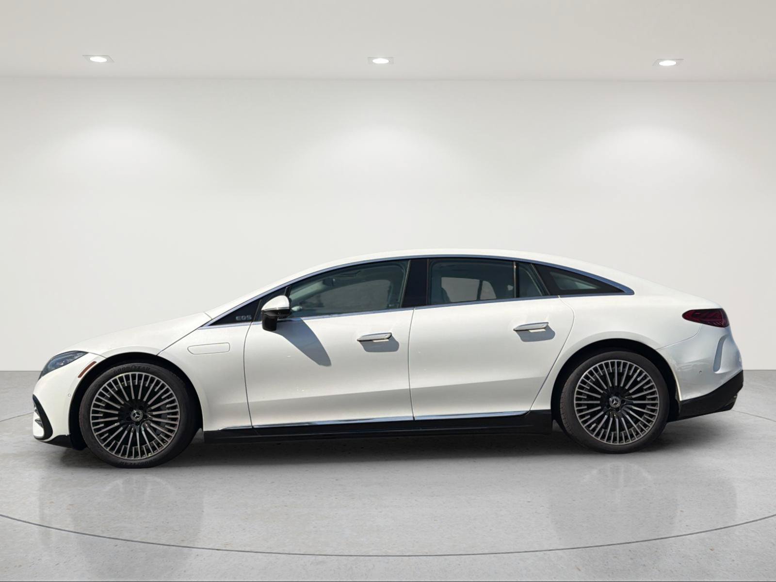 Used 2023 Mercedes-Benz EQS 580 4MATIC Sedan image 2